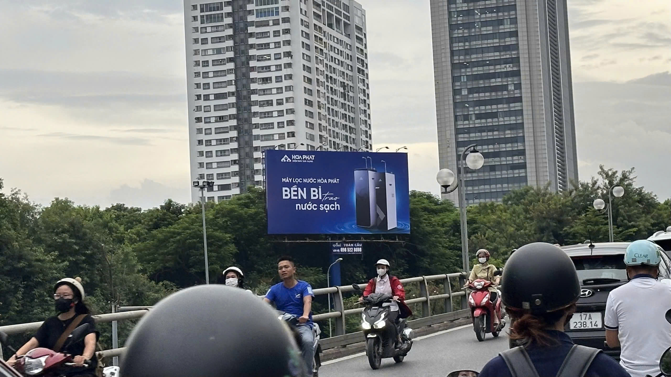 Biển hiệu quảng cáo ngoài trời - Công Ty Cổ Phần Tập Đoàn Quảng Cáo Toàn Cầu